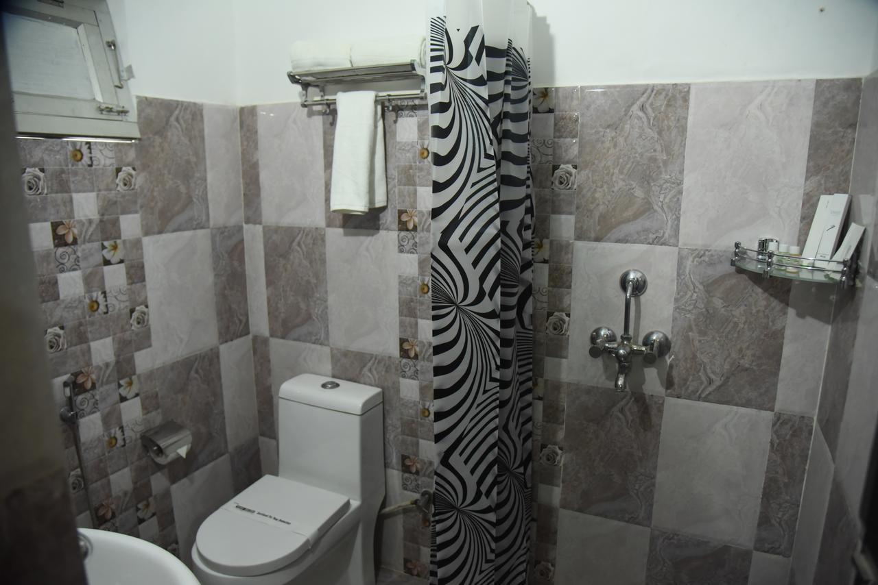 Rnb Select Vijay Delux Hotel Sultānpur Exterior foto