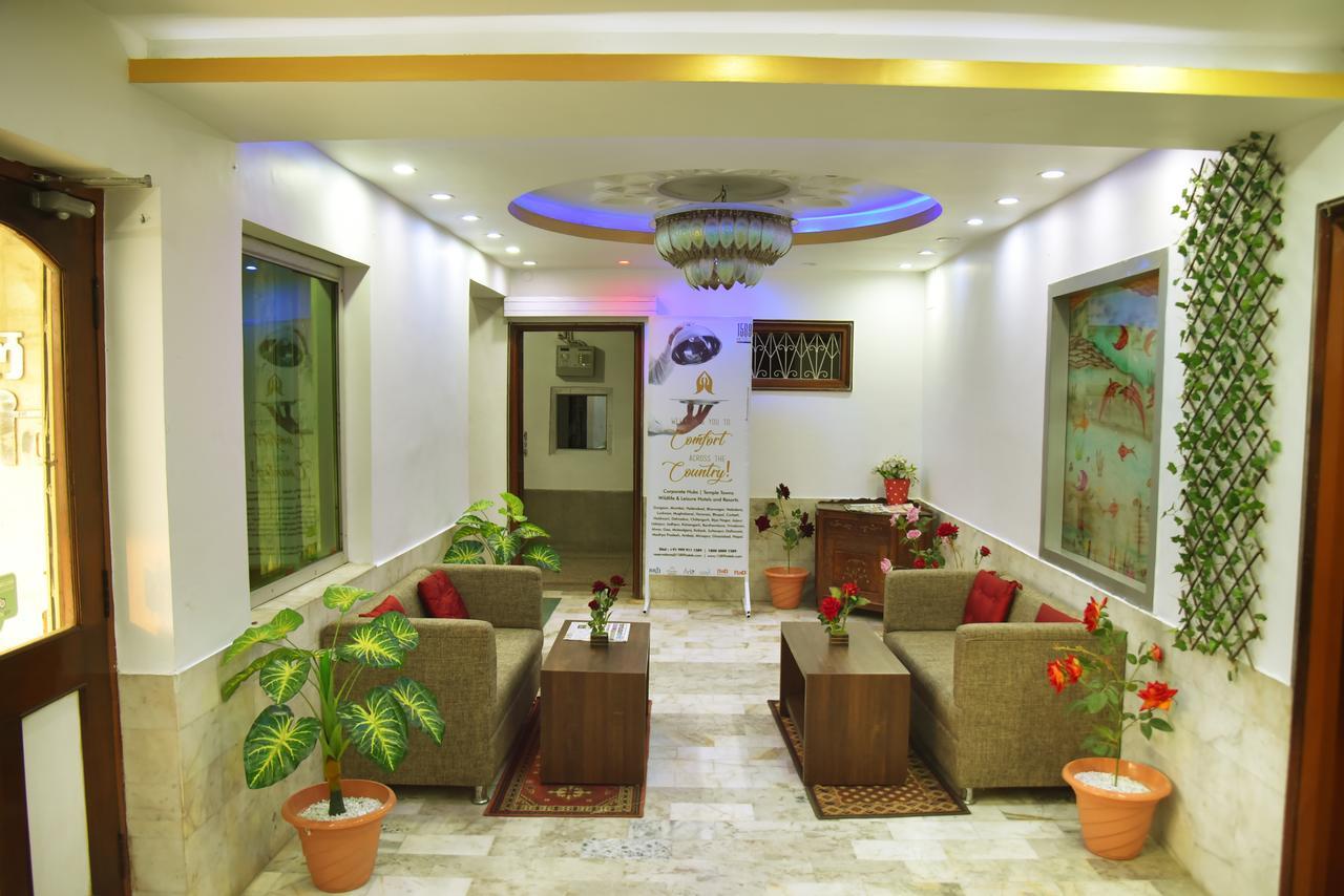 Rnb Select Vijay Delux Hotel Sultānpur Exterior foto